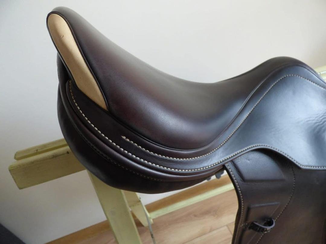 selle de saut prestige paris (taille 17"/33 – année 2014) selle de saut prestige paris (taille 17"/33 – année 2014)