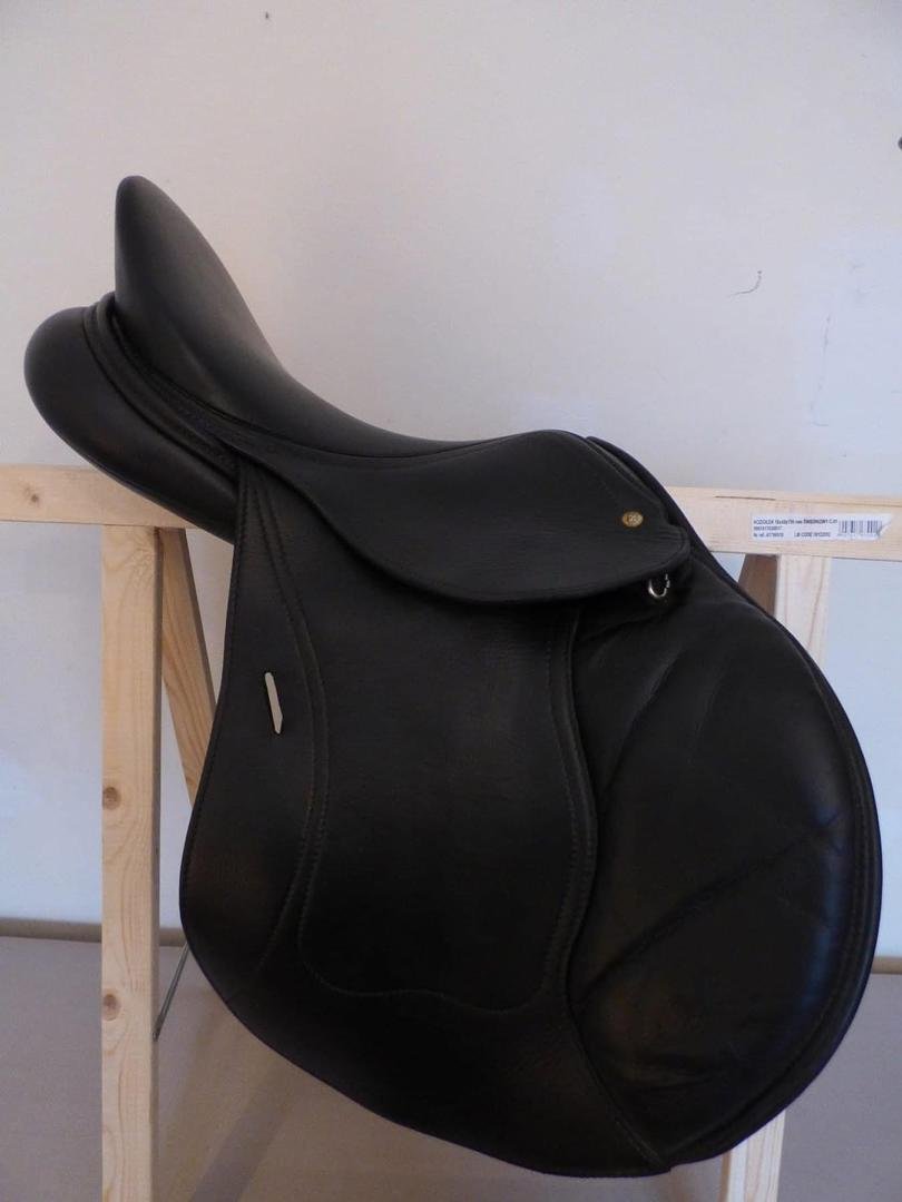 selle de saut schleese 17,5" avec "adaptree" selle de saut schleese 17,5" avec "adaptree"