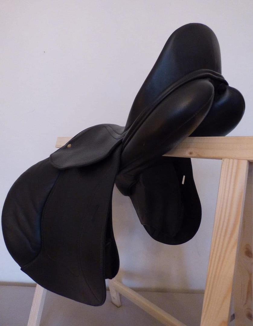 selle de saut schleese 17,5" avec "adaptree" selle de saut schleese 17,5" avec "adaptree"