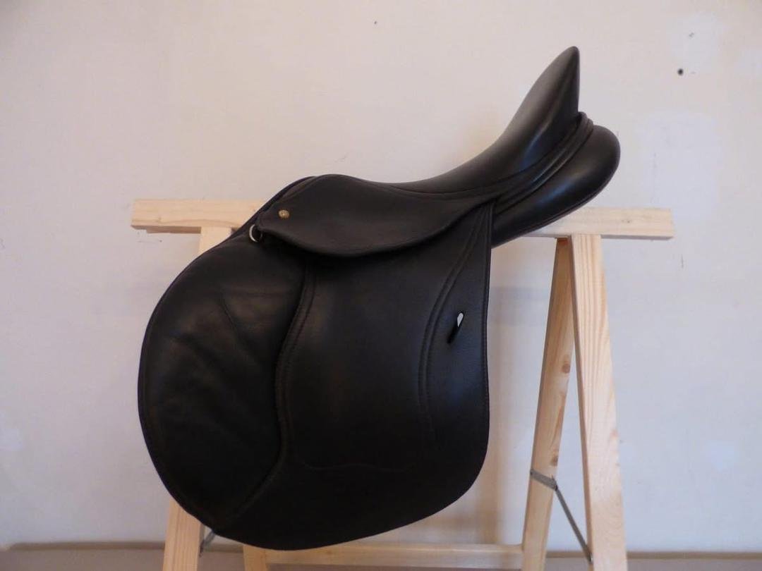 selle de saut schleese 17,5" avec "adaptree" selle de saut schleese 17,5" avec "adaptree"